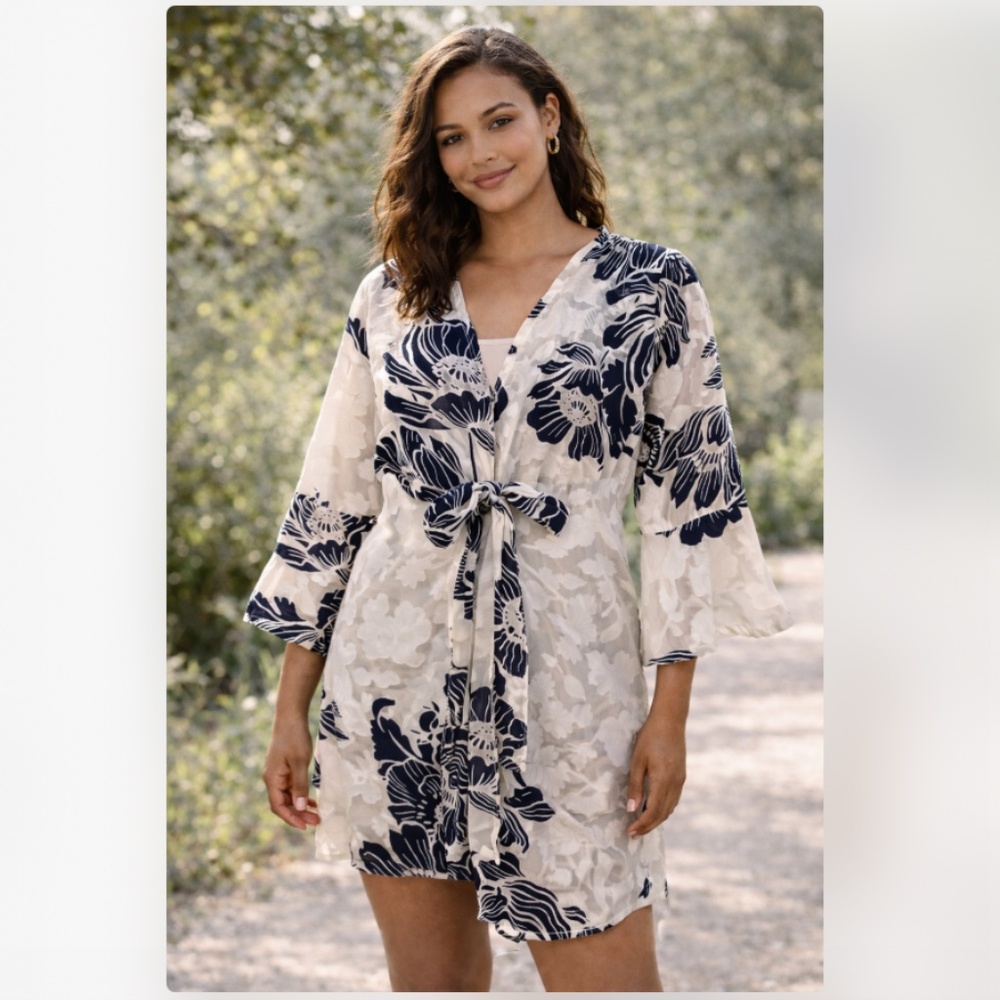 altar’d state| Burnout Tie Front Kimono Bell Sleeves Boho Floral *Flaw* Sz S